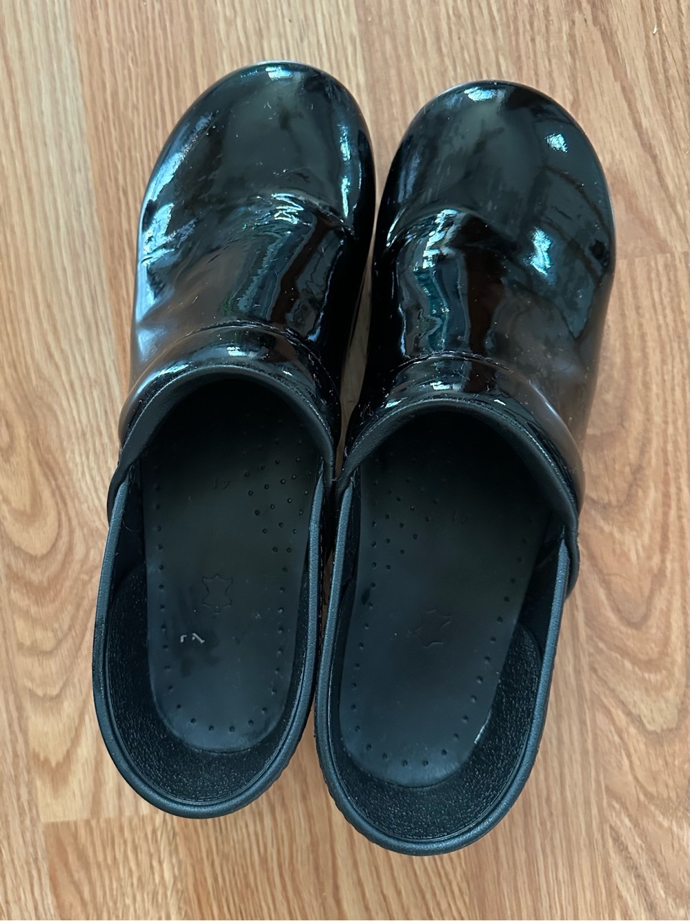 Dansko nursing clog black professional patent